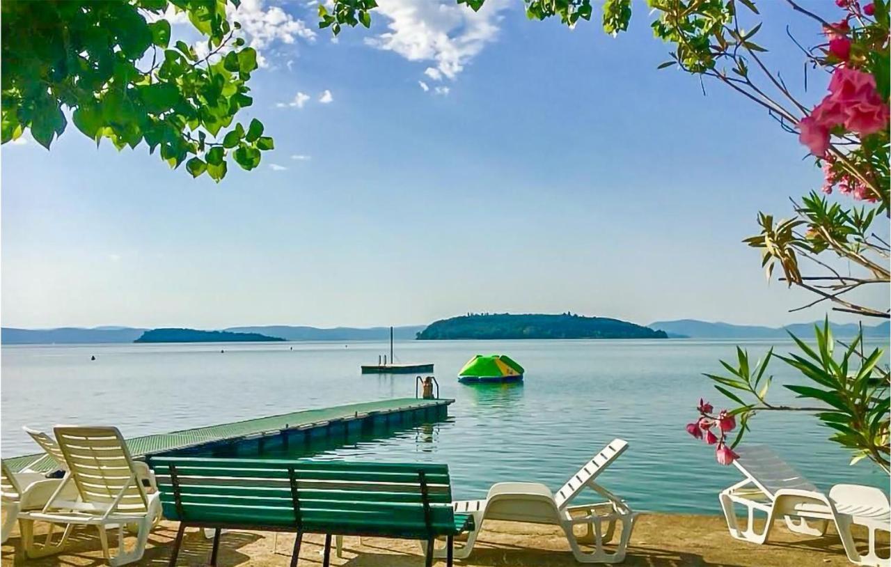 Villa Beautiful Stacaravan In Tuoro Sul Trasimeno Exterior foto